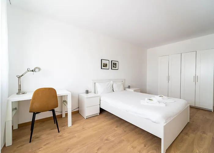 Feliciano Ramos 3 - T4 Familiar Perto Do Centro Da - Daire *