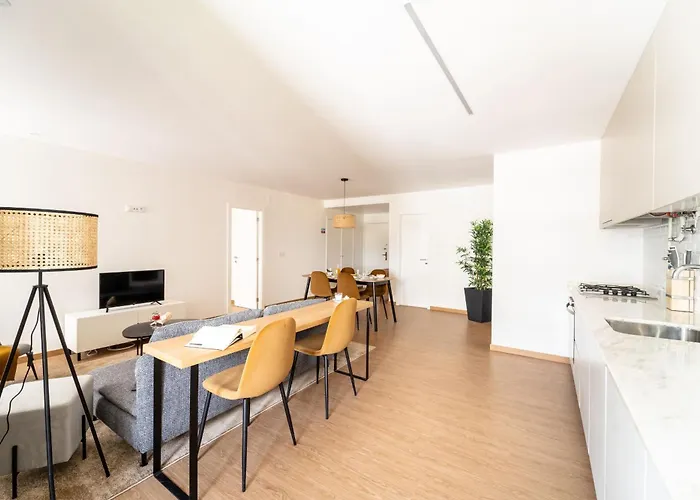 Feliciano Ramos 3 - T4 Familiar Perto Do Centro Da - Daire *